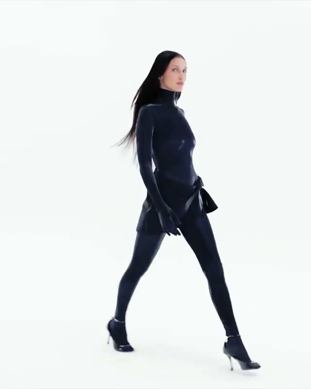 Mugler — Fall-Winter 2021 — Bella Hadid, still 1
